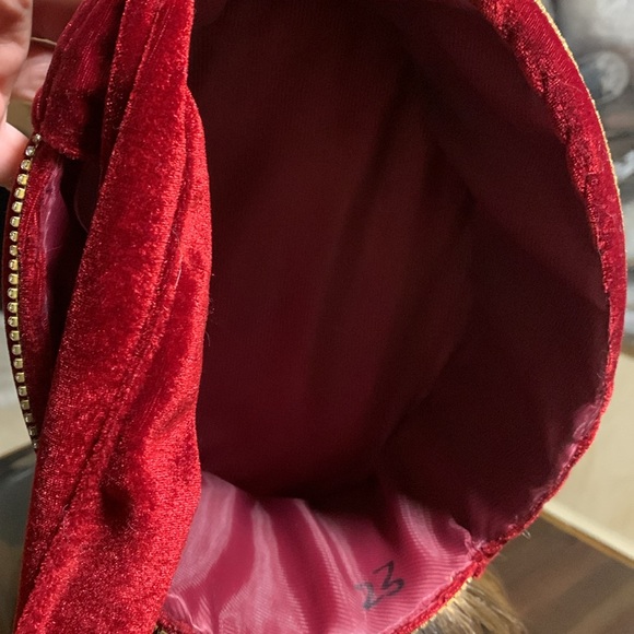 BEAUTIFUL Men’s Deep Red Velvet/ Indian groom /wedding/ turban /SAFA head piece - Picture 9 of 9